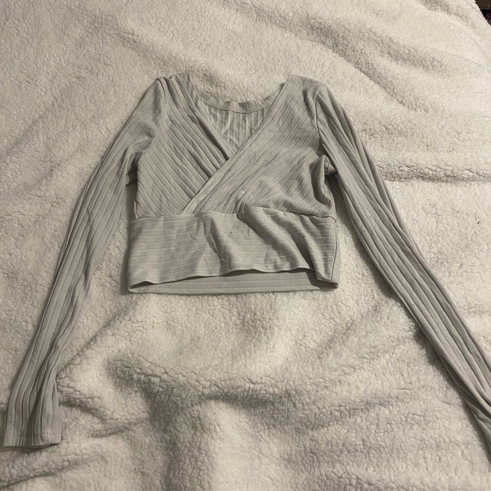 white v neck long sleeve